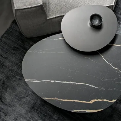 Tavolino Kumo in ceramica o laccato di Bonaldo
