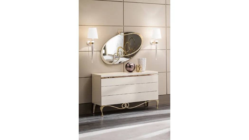 Specchio classico ovale con cornice in ferro battuto e decorato J'Adore di Cantori
