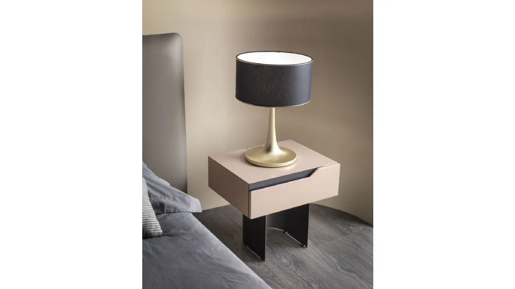 Lampada da tavolo in alluminio con paralume in tessuto Lucy di Cantori