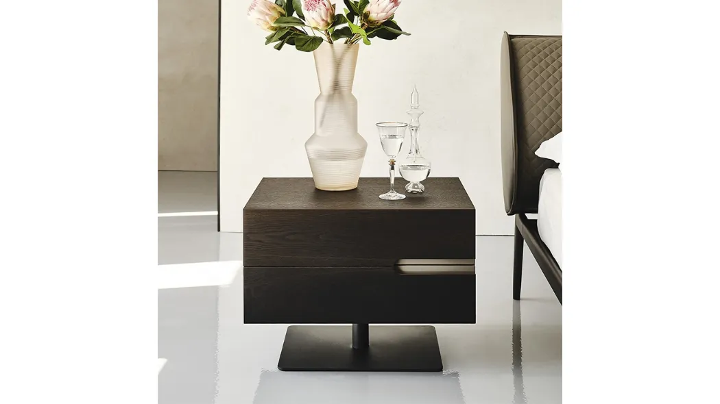 Comodino in legno con base in metallo Ciro di Cattelan Italia