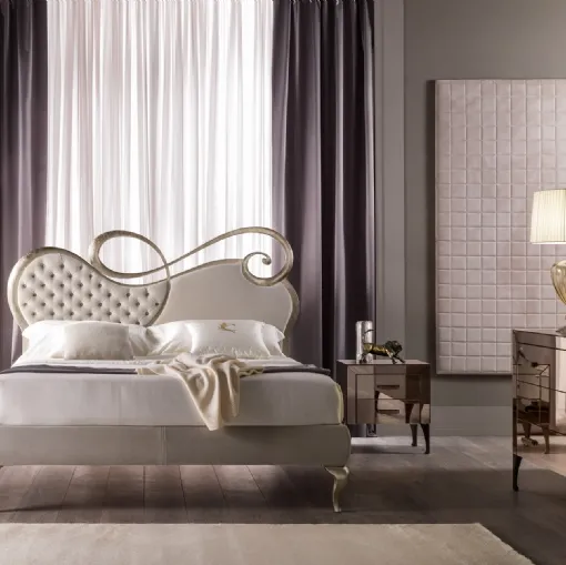 Letto classico imbottito con particolari in ferro battuto Chopin di Cantori