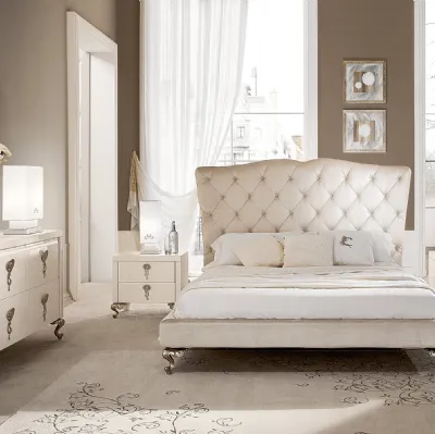 Letto classico George Alto in tessuto imbottito e trapuntato di Cantori