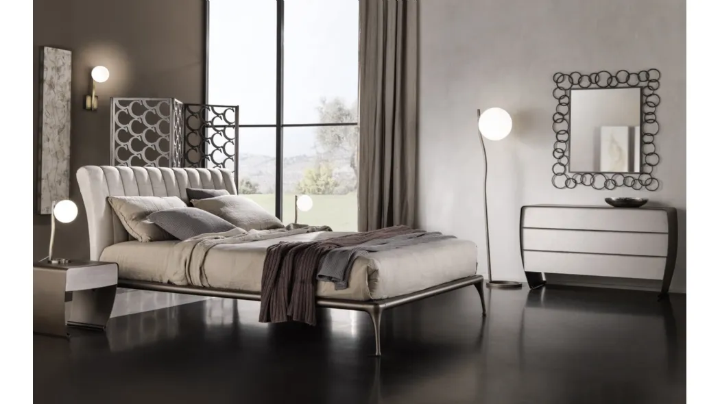 Letto a una piazza e mezza con testiera imbottita e con trapuntatura verticale Iseo di Cantori