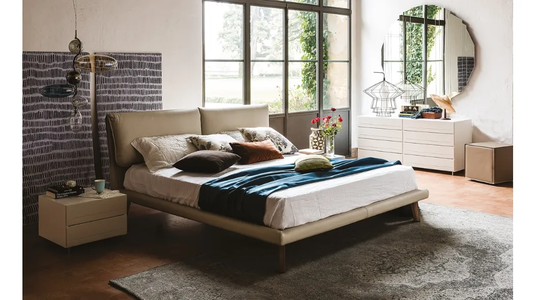 Letto imbottito con testiera Adam di Cattelan Italia