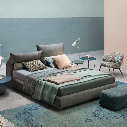 Letto in tessuto imbottito con testiera Sharp di Flexteam