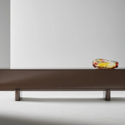 Madia Blocco Sideboard in legno laccato di Bonaldo