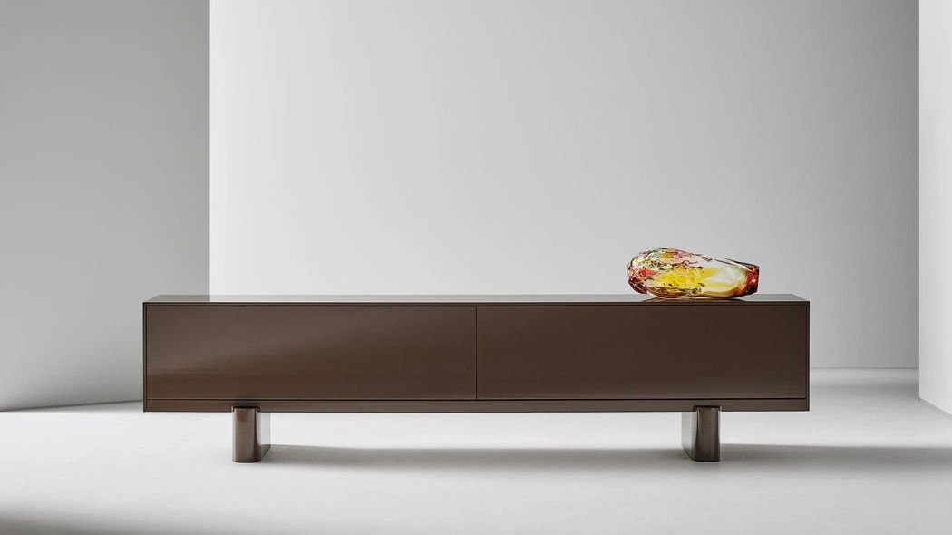 Madia Blocco Sideboard in legno laccato di Bonaldo
