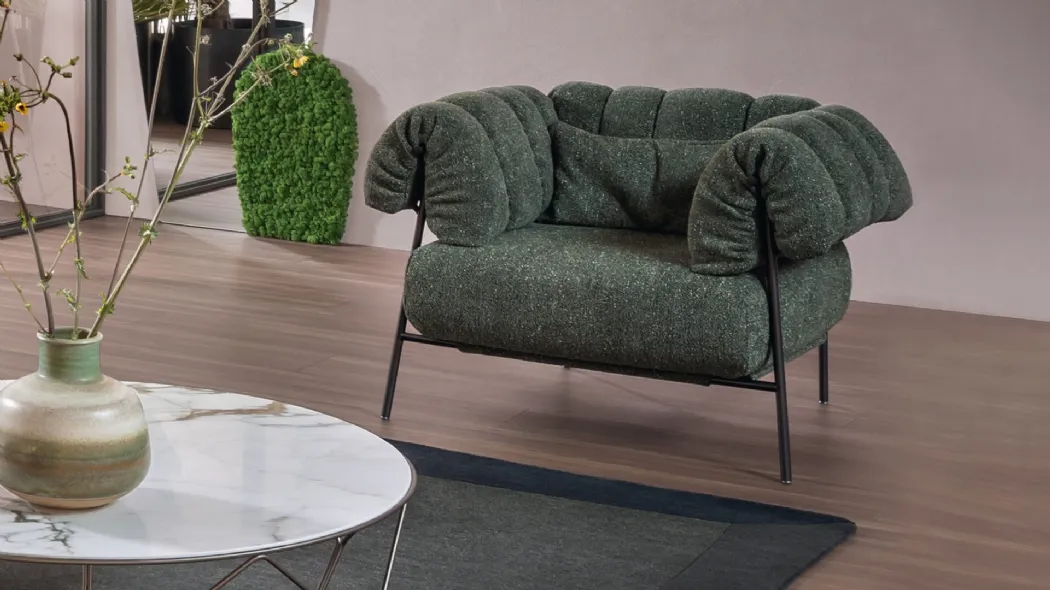 Poltroncina di design in tessuto imbottito Tirella di Bonaldo