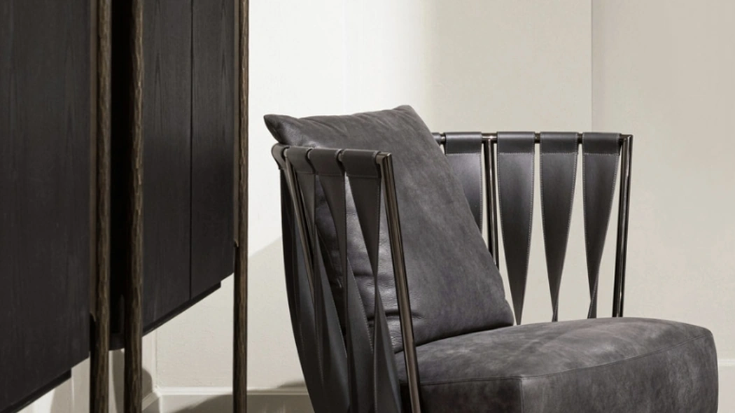 Poltroncina in pelle e tessuto Twist di Cantori