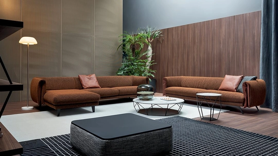 Divano in tessuto con penisola Saddle di Bonaldo