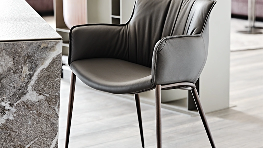 Sedia in pelle morbida imbottita Rhonda di Cattelan Italia