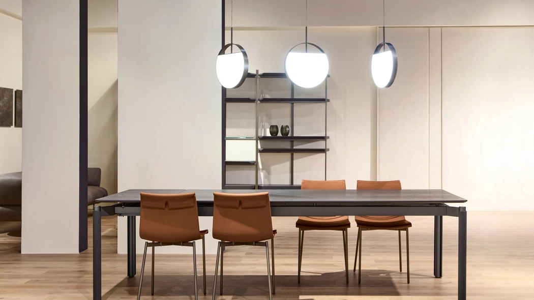 Sedia in pelle Circe di Cantori