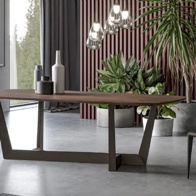 Tavolo Art Wood con piano in legno e base in metallo di Bonaldo