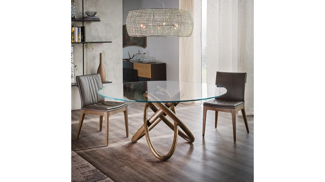 Tavolo con top rotondo in vetro e sostegno in legno Carioca di Cattelan Italia