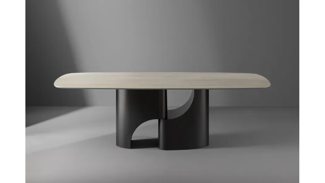 Tavolo Taijitu con piano in marmo e base in metallo di Bonaldo