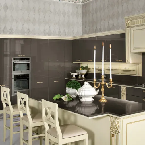 Cucina Classica con isola Mirabeau di Veneta Cucine