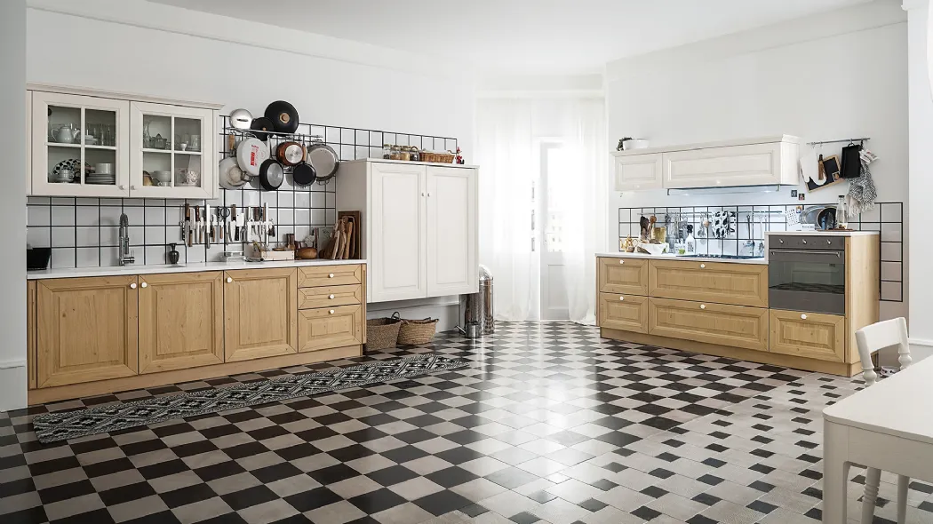 Cucina Classica ad angolo Pavese 04 in Rovere Naturale e Frassino laccato Bianco di Veneta Cucine