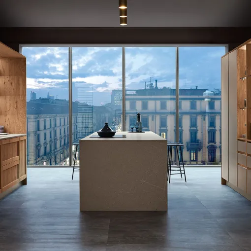 Cucina Moderna Milano 07 con isola in laccato Beige e Rovere Nodoso chiaro di Veneta Cucine