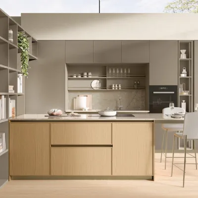 Cucina Moderna in vetro mopaco Alabastro con penisola in Rovere Sakura 02 di Veneta Cucine