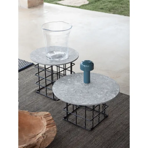 Tavolino da esterno in pietra con struttura in metallo Mesh Outdoor di Flexteam