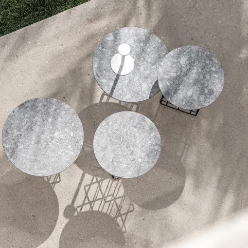Tavolino da esterno in pietra con base in metallo Mesh Outdoor di Flexteam