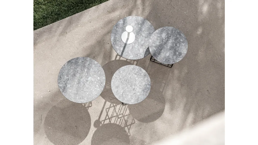 Tavolino da esterno in pietra con base in metallo Mesh Outdoor di Flexteam